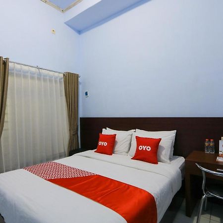 Oyo 2453 Artha Graha Vip Hotel Banyuwangi  Exterior foto