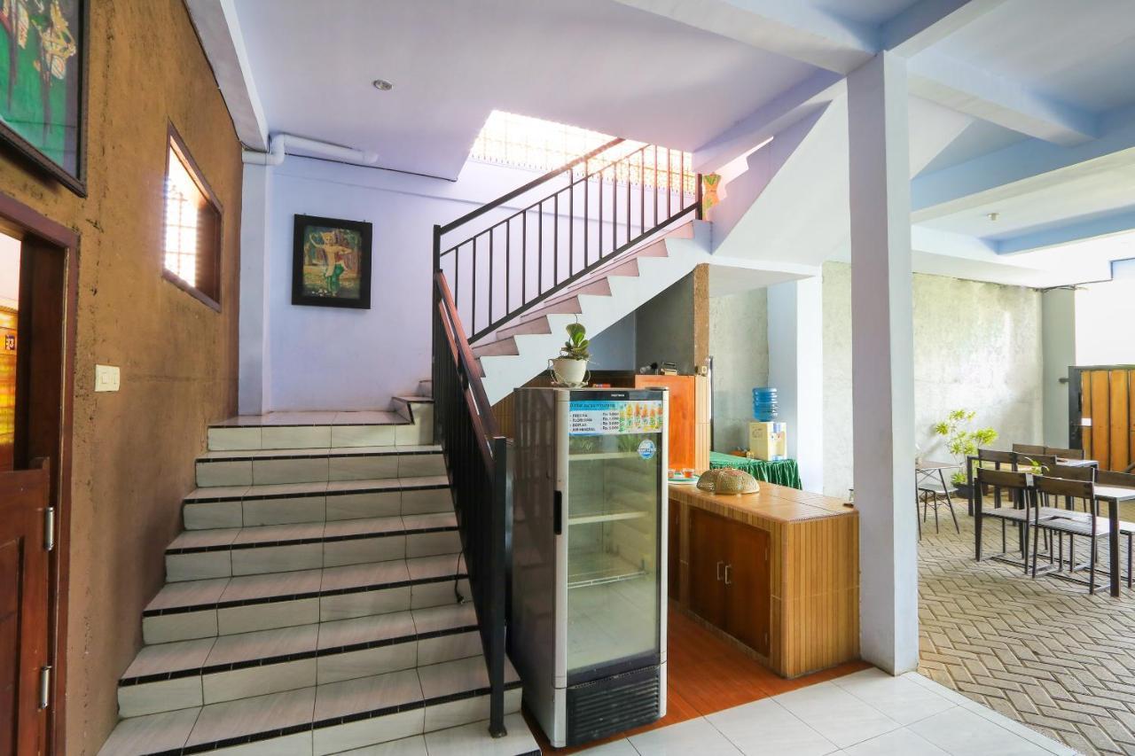 Oyo 2453 Artha Graha Vip Hotel Banyuwangi  Exterior foto