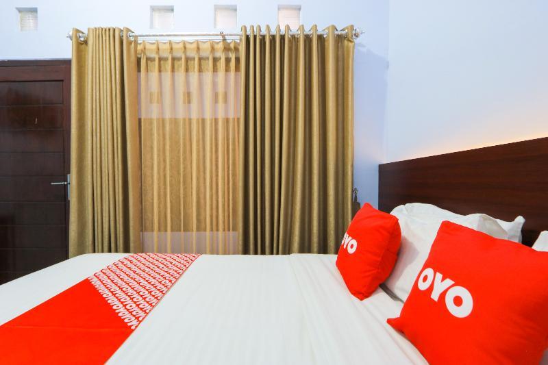 Oyo 2453 Artha Graha Vip Hotel Banyuwangi  Exterior foto