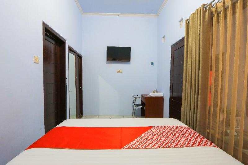 Oyo 2453 Artha Graha Vip Hotel Banyuwangi  Exterior foto