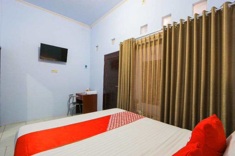 Oyo 2453 Artha Graha Vip Hotel Banyuwangi  Exterior foto